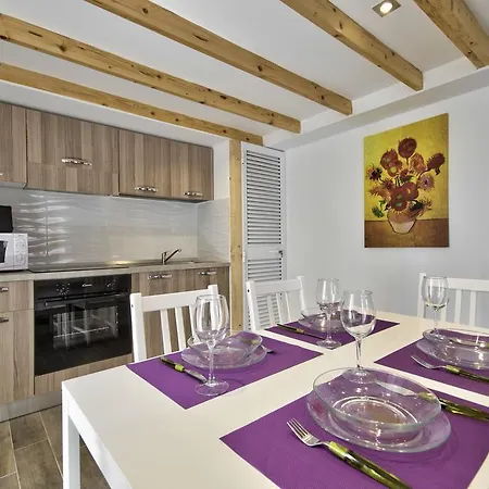 Borgo 1 & 2 Bedroom Self-catering Units In Appartement La Valette