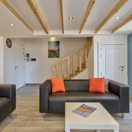 Appartamento Borgo 1 & 2-bedroom Self-catering In By Tritoni *