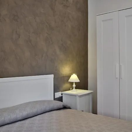 Borgo 1 & 2-bedroom Self-catering In By Tritoni דירה