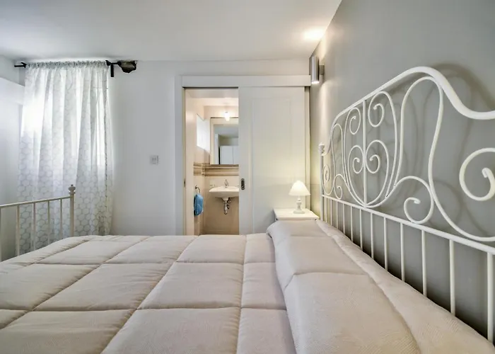 Borgo 1 & 2-bedroom Self-catering In By Tritoni Διαμέρισμα *
