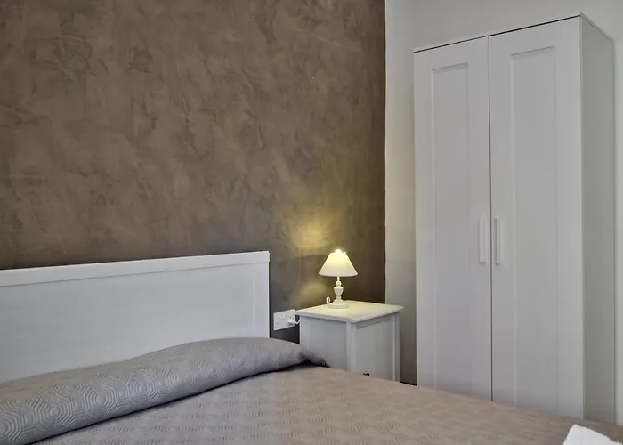 Borgo 1 & 2-bedroom Self-catering In By Tritoni Apartament