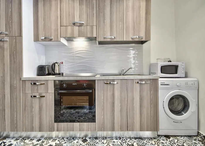 Borgo 1 & 2-bedroom Self-catering In By Tritoni Βαλέτα