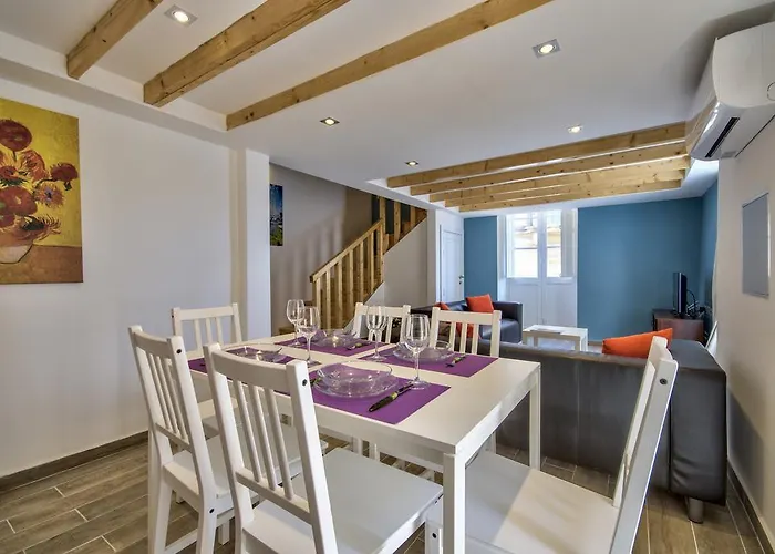 Borgo 1 & 2-bedroom Self-catering In By Tritoni Apartament