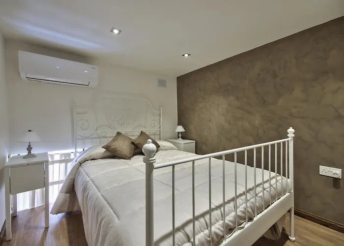 Borgo 1 & 2-bedroom Self-catering In By Tritoni Διαμέρισμα Βαλέτα